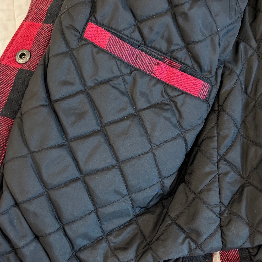 Duluth Trading Co Women’s Red and Black Checkered Lined Flannel Shacket - Picture 4 of 4